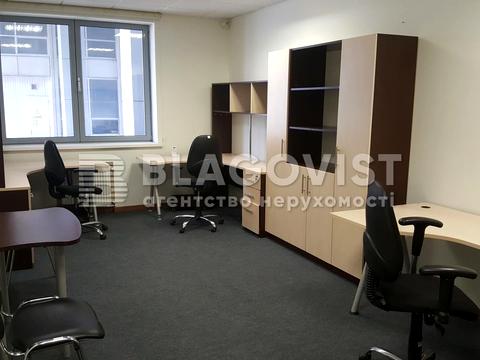 комерційна за адресою Спортивна пл., 3