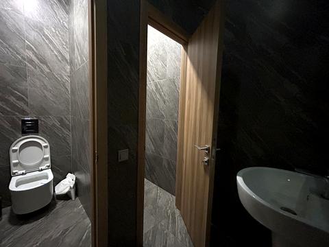 комерційна за адресою Кловський узвіз (Кловський), 7