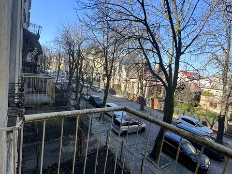 квартира за адресою Євгена Коновальця вул. (), 5