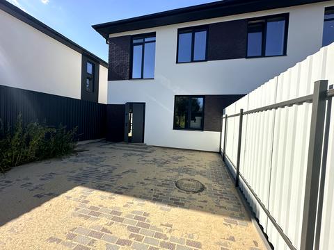 будинок за адресою Дніпровська вул. (Калініна), 1