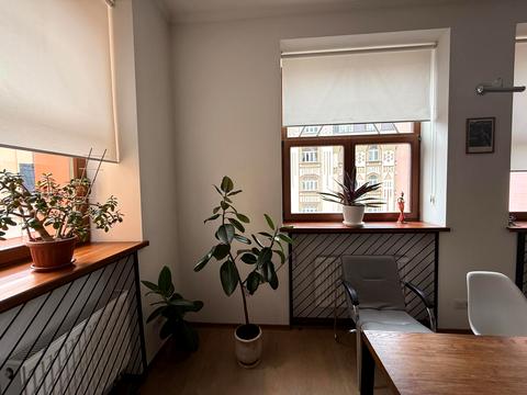 комерційна за адресою Воздвиженська вул., 18