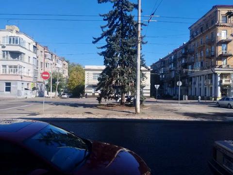 комерційна за адресою Дмитра Яворницького просп. (Карла Маркса), 101