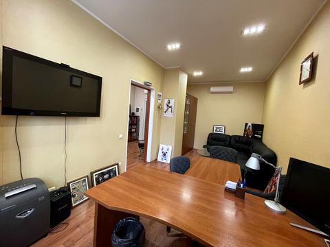 комерційна за адресою Добровольців вул. (Маршала Говорова), 18