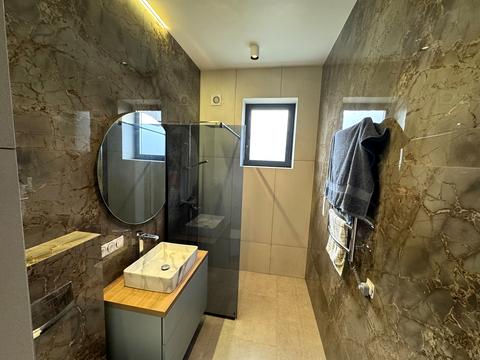 будинок за адресою 5-та лінія вул., 52