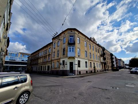 комерційна за адресою Водна вул., 44