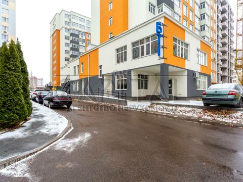 комерційна за адресою Соборна вул., 11а