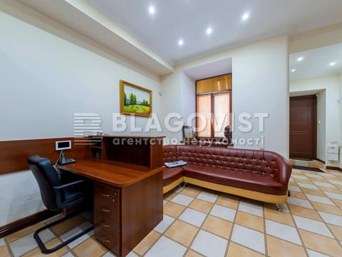 комерційна за адресою Лютеранська вул., 8