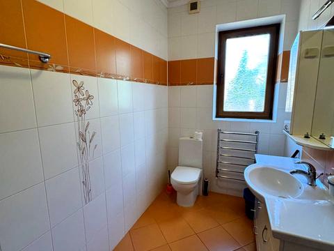будинок за адресою набережна Незалежності вул.