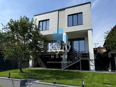 будинок за адресою Листопадна вул.