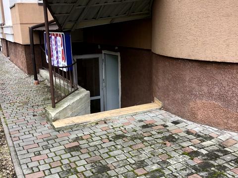 комерційна за адресою Двірська вул., 2
