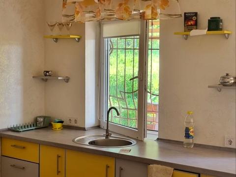 будинок за адресою смт. Високий, Захисників України