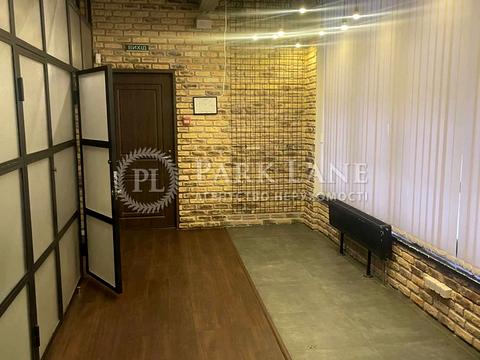 комерційна за адресою Євгена Коновальця вул. (Щорса), 12