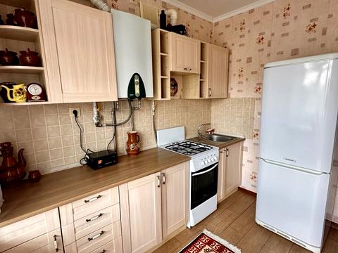 квартира за адресою Пилипа Орлика вул. (Паризької Комуни), 1