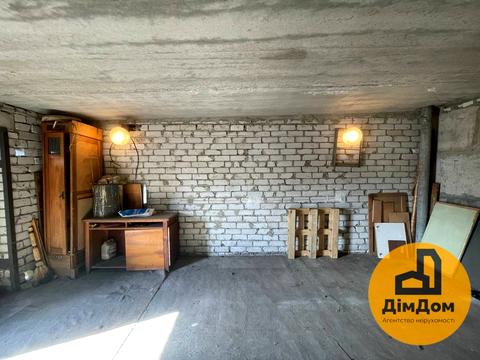 паркомісце за адресою Полярна вул., 19
