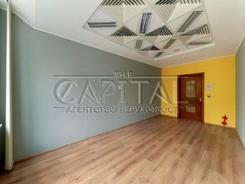 комерційна за адресою Дмитрівська вул., 94