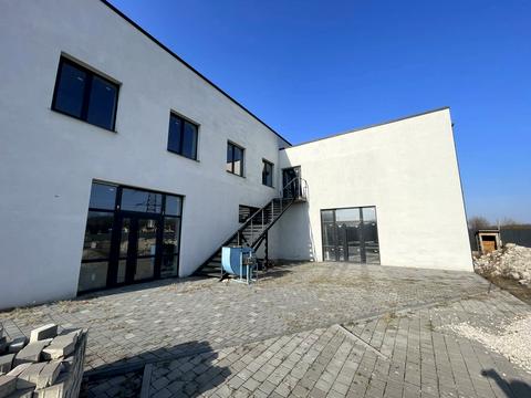 коммерческая по адресу молодіжна, 1