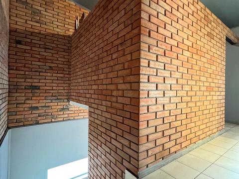комерційна за адресою Автолюбителів вул., 1