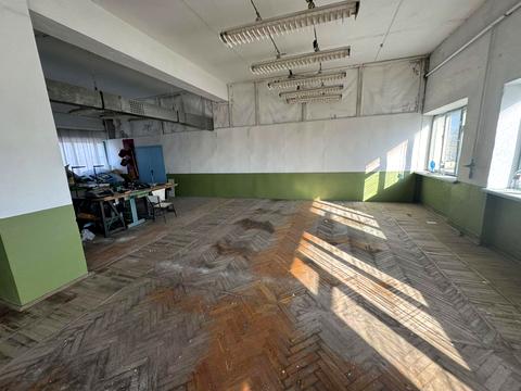 комерційна за адресою Шкільна вул., 1