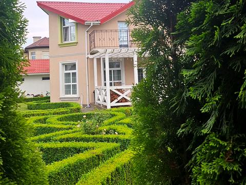 будинок за адресою Вишнева вул., 8