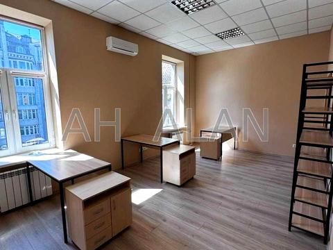 комерційна за адресою Олександра Кониського вул., 82