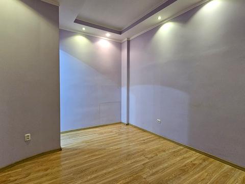 комерційна за адресою Леся Курбаса вул., 4