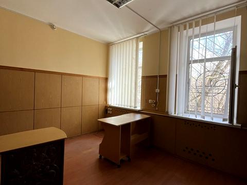 комерційна за адресою Степана Чобану вул. (Добровольського), 1