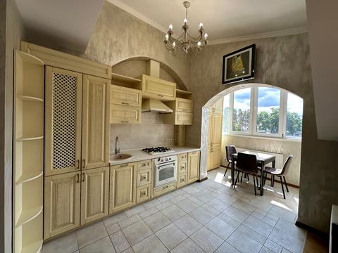 квартира за адресою Літературна вул. (Чехова), 6