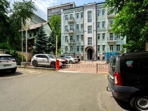 комерційна за адресою Еспланадна вул., 32-В