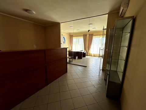 комерційна за адресою Євгена Коновальця вул. (Щорса), 36-Б