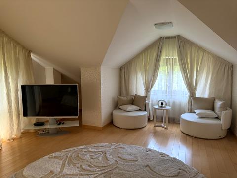 дом по адресу Осіння