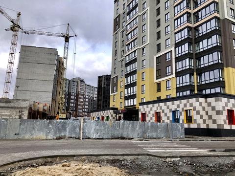 комерційна за адресою Домбровського вул., 3д