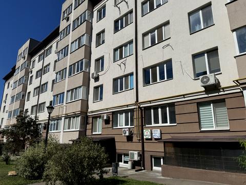 комерційна за адресою с. Гатне, Приозерний бульв., 1