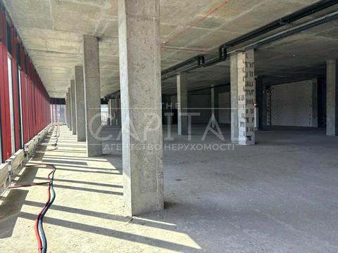 комерційна за адресою Дніпровська набережна вул., 1
