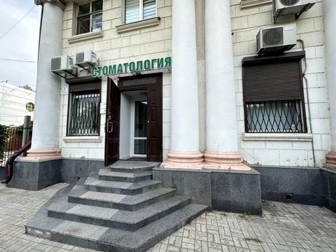 комерційна за адресою Мостова вул., 2