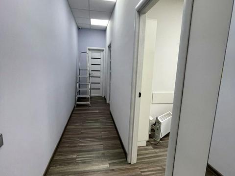 комерційна за адресою Братів Дужих вул. (Володимира Комарова), 3
