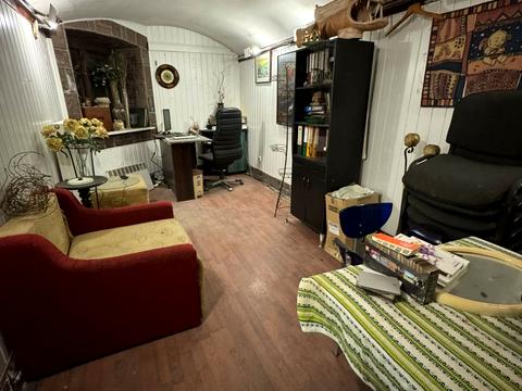 комерційна за адресою Личаківська вул. (), 8