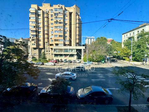 комерційна за адресою Саксаганського вул., 63/28