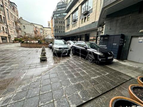 комерційна за адресою Велика Житомирська вул., 20-А