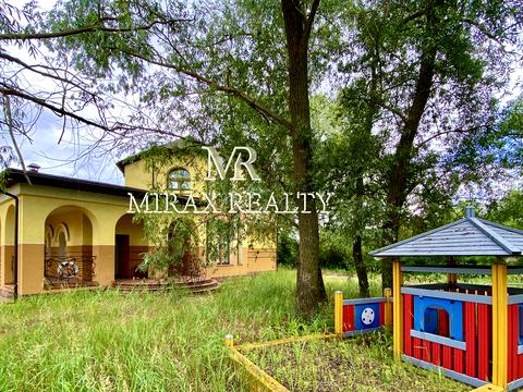 будинок за адресою с. Вишеньки, Набережна, 1