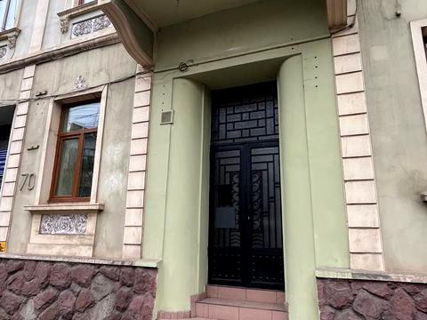 комерційна за адресою Головна вул., 70