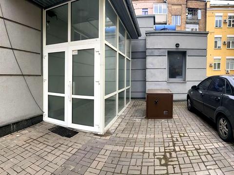 комерційна за адресою Саксаганського вул., 70