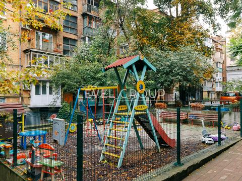 комерційна за адресою Дмитрівська вул., 82