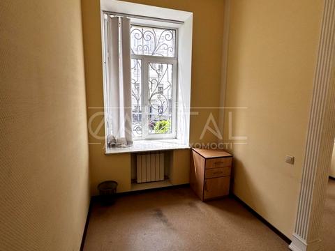 комерційна за адресою Саксаганського вул., 28
