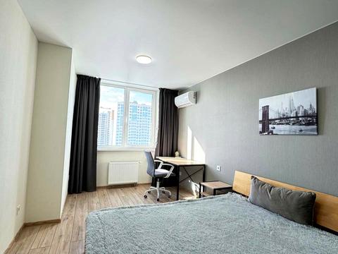 квартира за адресою Академіка Глушкова просп., 42