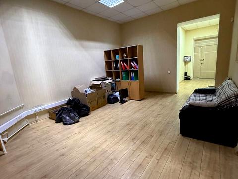 комерційна за адресою Університетська вул., 3