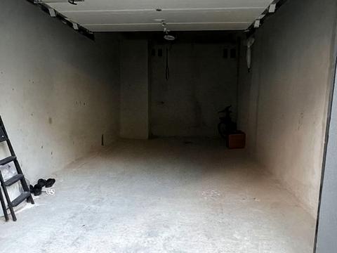 паркомісце за адресою Приозерна вул., 34