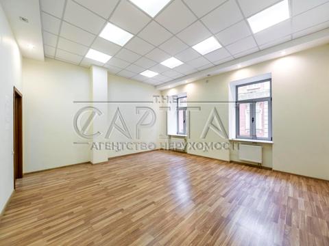 комерційна за адресою Володимирська вул., 4