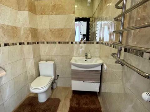будинок за адресою Романа Шухевича вул.