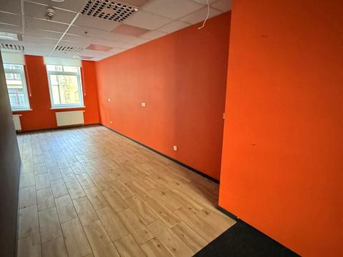 комерційна за адресою Володимирська вул., 38