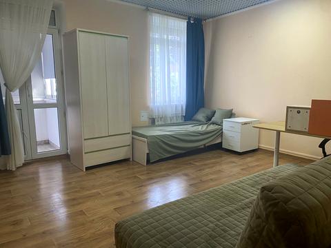 комерційна за адресою Володимирська вул., 37
